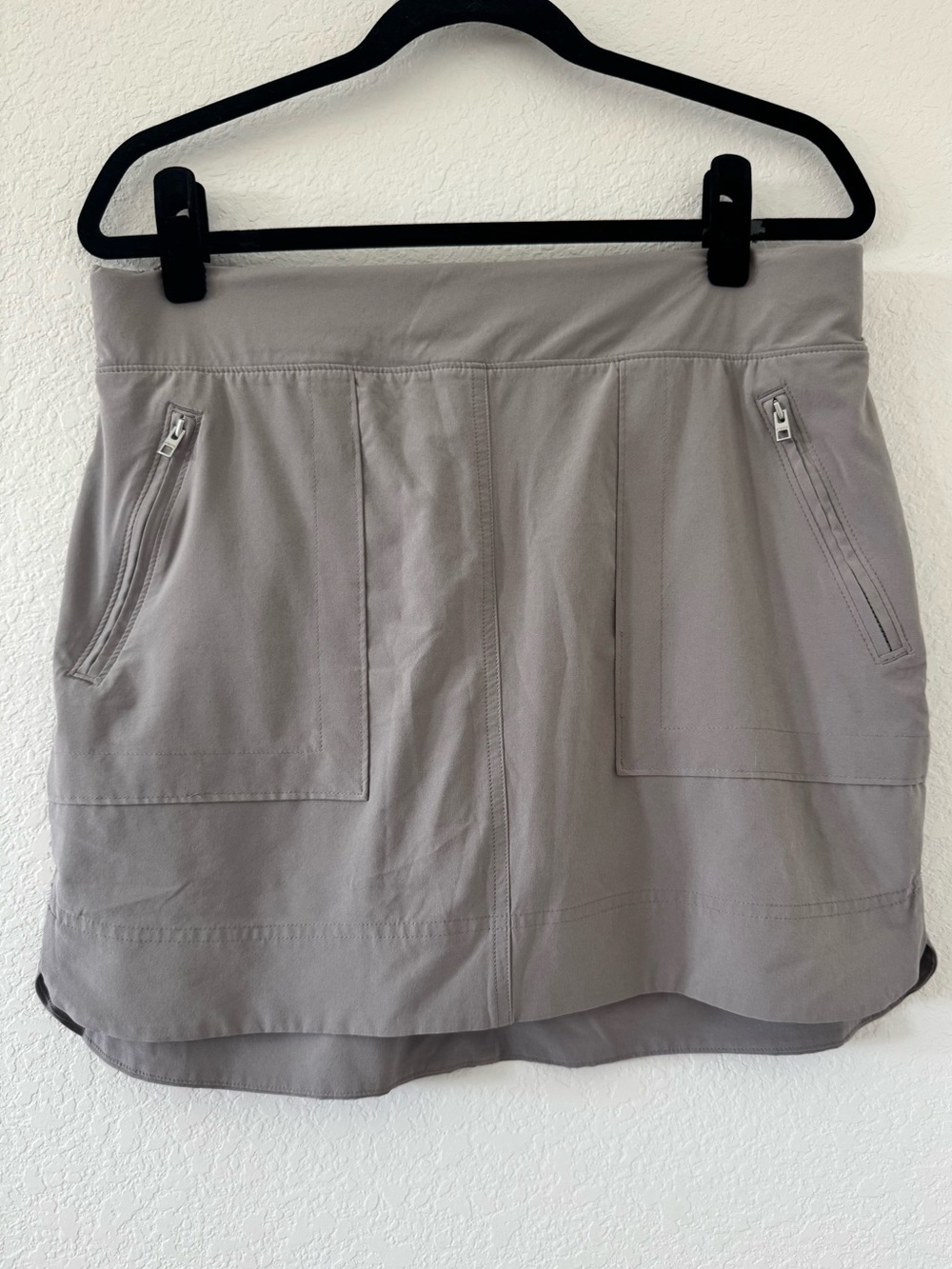 Athleta Chelsea Cargo Skort Gray